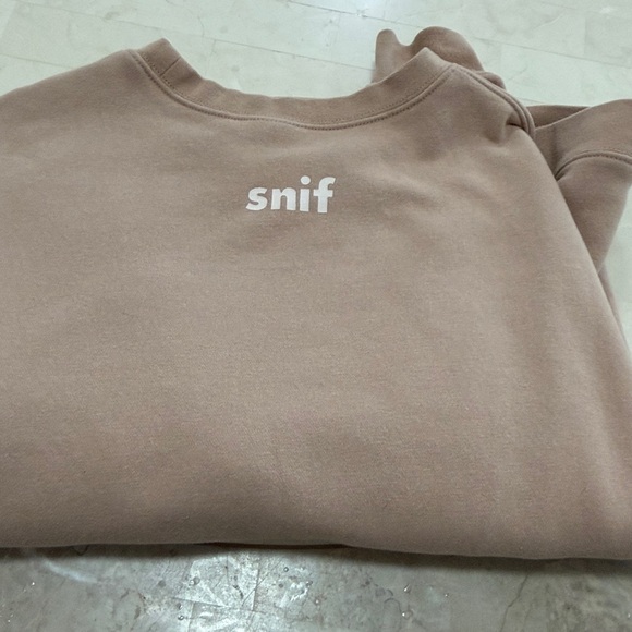 Extra cozy Snif perfume brand sweater - Picture 3 of 4